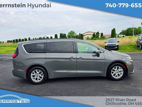 Used 2022 Chrysler Pacifica Touring-L FWD image 28