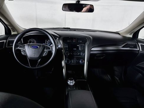 Used 2017 Ford Fusion SE FWD image 12