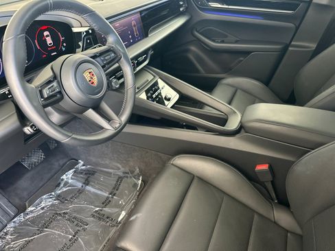 Certified 2025 Porsche Macan Electric RWD image 4