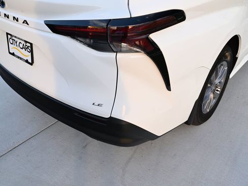 Used 2025 Toyota Sienna LE image 12