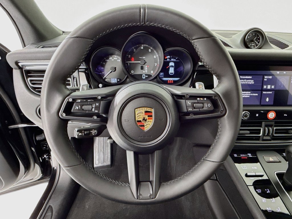 Certified 2025 Porsche Macan AWD/4WD image 15