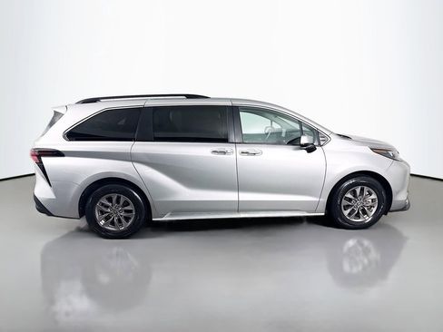 Certified 2024 Toyota Sienna XLE image 4