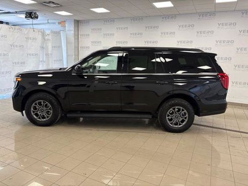 Certified 2025 Ford Expedition Active AWD/4WD image 2