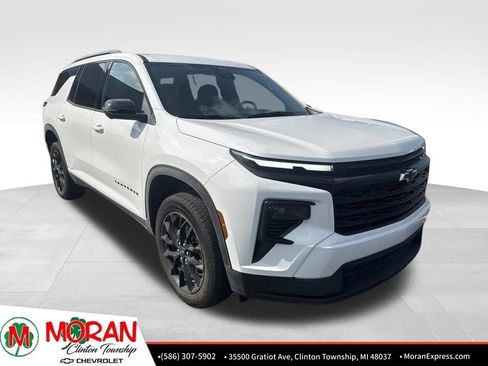 Used 2024 Chevrolet Traverse LT w/ Midnight/Sport Edition FWD image 2