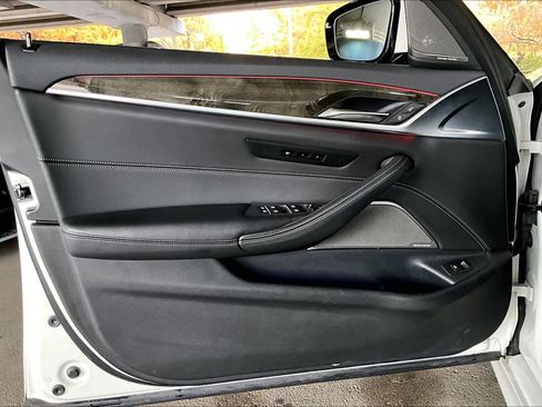 Used 2022 BMW 540i w/ Executive Package image 21