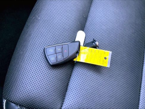 Used 2023 Buick Envision Essence image 14