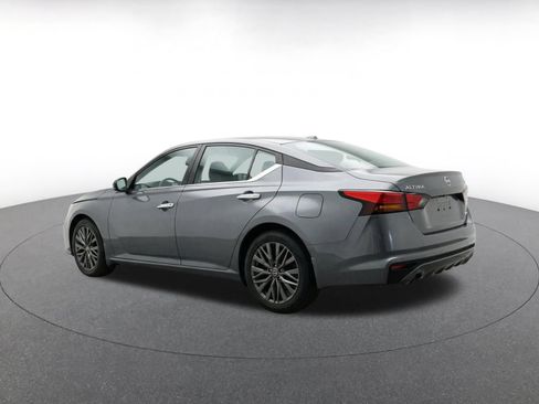 Used 2025 Nissan Altima 2.5 SV FWD image 5