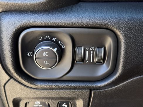 Used 2019 RAM 1500 Laramie image 25