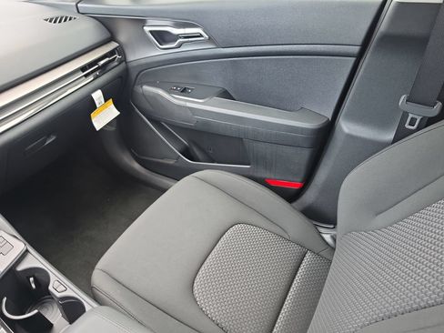New 2027 Kia Sportage LX FWD image 15