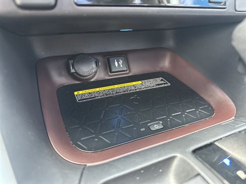 Used 2019 Toyota RAV4 Limited w/ Advanced Technology Package AWD/4WD image 17