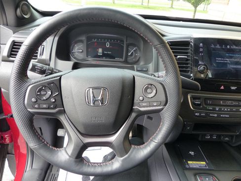 Used 2025 Honda Passport TrailSport image 28