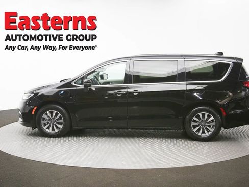 Used 2024 Chrysler Pacifica Limited FWD image 61