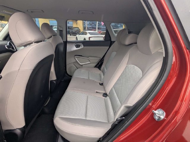 Used 2025 Kia Soul LX FWD image 14