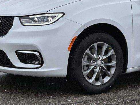 New 2026 Chrysler Pacifica Limited image 7
