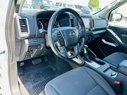 Used 2023 Nissan Frontier SV w/ SV Convenience Package AWD/4WD image 12