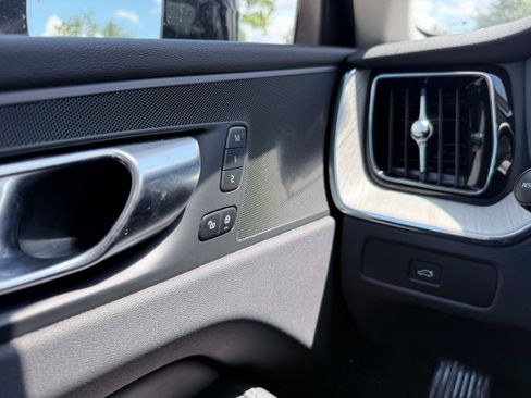 Certified 2025 Volvo XC60 B5 Plus AWD/4WD image 19