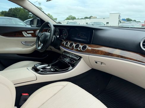 Used 2017 Mercedes-Benz E 400 4MATIC Wagon image 27