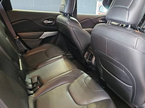 Used 2018 Jeep Cherokee Overland w/ Technology Group AWD/4WD image 30