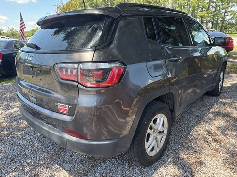 Used 2018 Jeep Compass Sport w/ Tech Group FWD image 3
