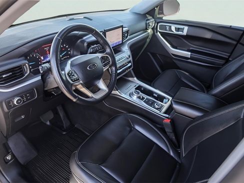 Used 2021 Ford Explorer XLT w/ Equipment Group 202A image 13