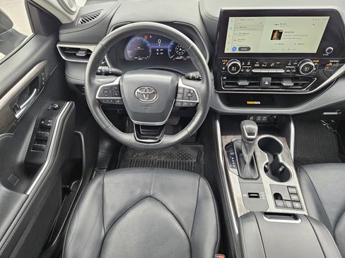 Used 2024 Toyota Highlander Limited image 27