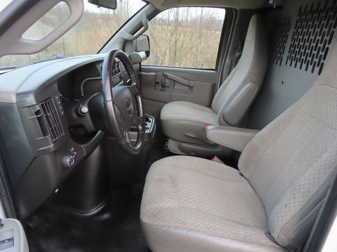 Used 2023 GMC Savana 2500 w/ Driver Convenience Package image 30