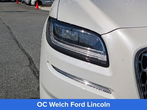 Used 2023 Lincoln Nautilus Reserve image 11