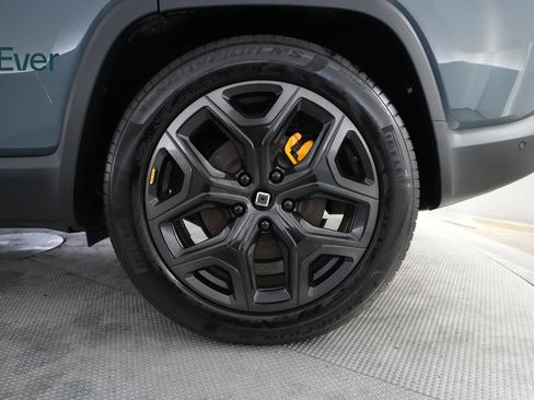 Used 2025 Rivian R1S Premium Dual AWD/4WD image 9