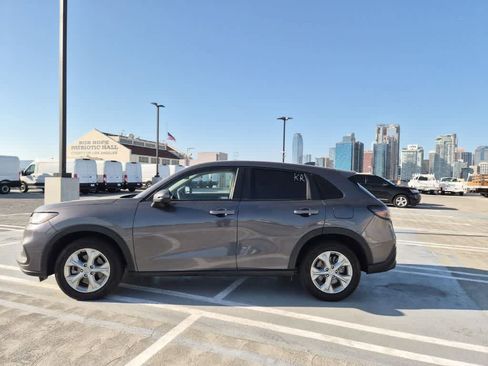 Used 2023 Honda HR-V LX image 2