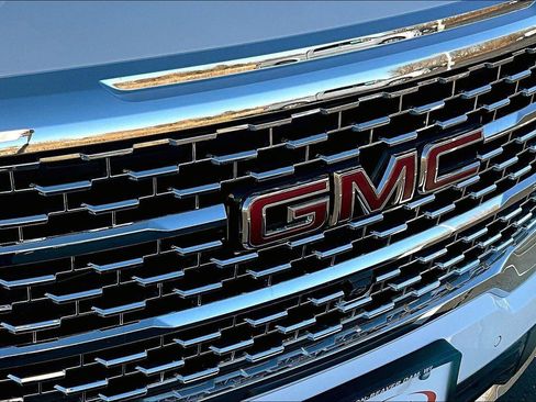 Used 2022 GMC Acadia Denali w/ Denali Ultimate Package image 29