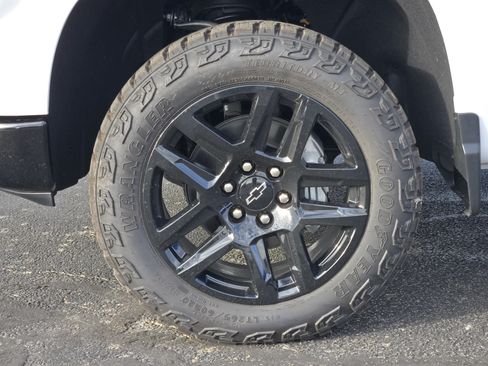 New 2026 Chevrolet Silverado 1500 Custom Trail Boss AWD/4WD image 9