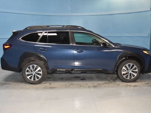 Used 2024 Subaru Outback Premium image 19