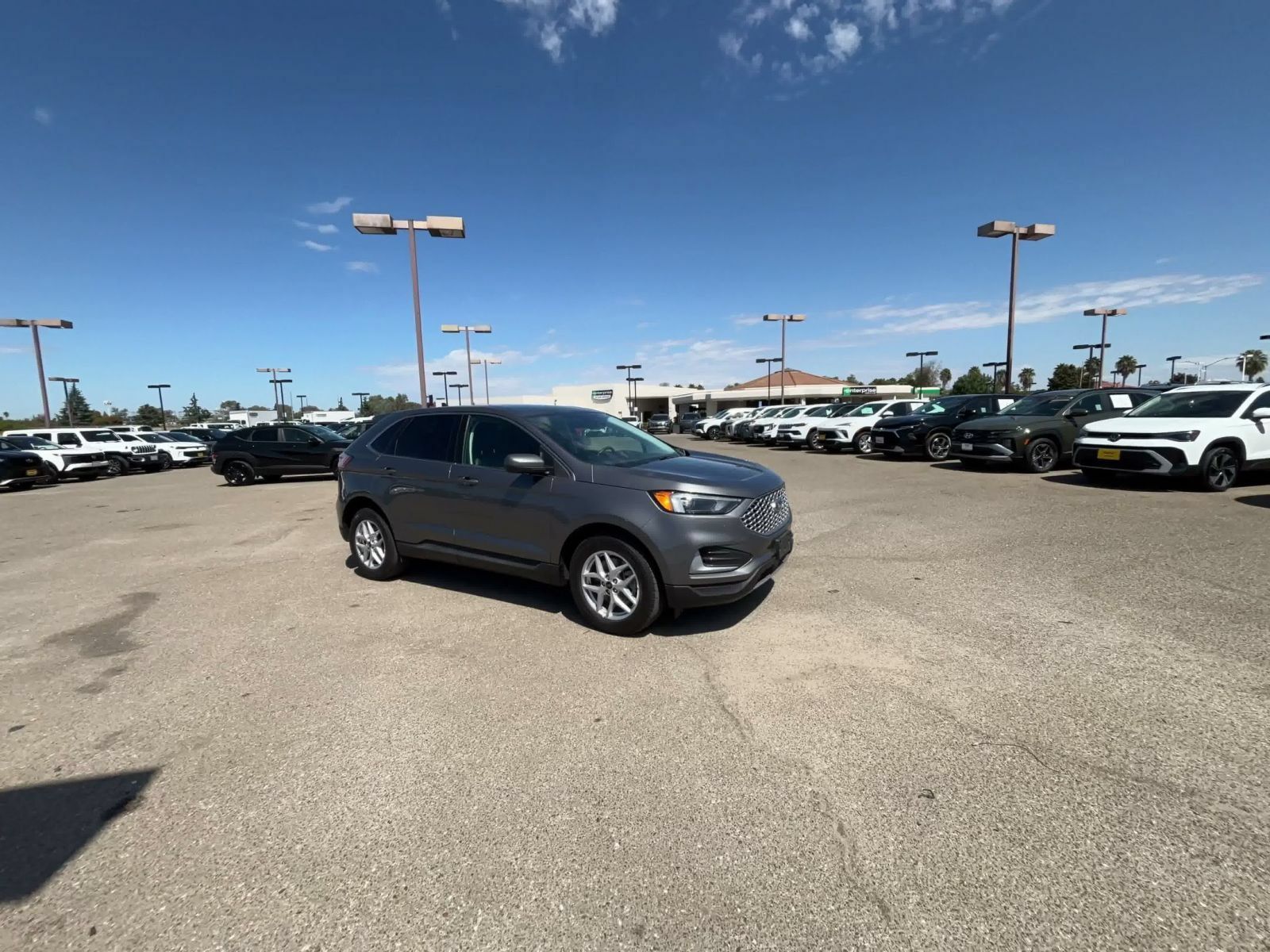 Used 2024 Ford Edge SEL AWD/4WD image 2