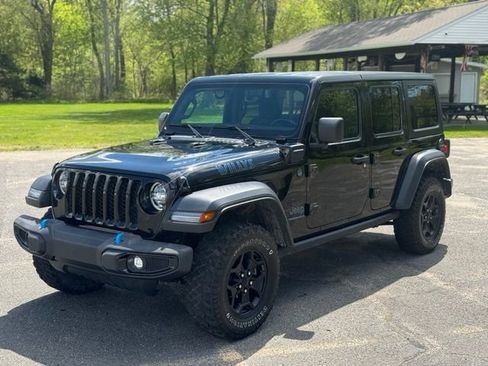 Used 2023 Jeep Wrangler Unlimited w/ Cold Weather Group AWD/4WD image 1