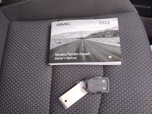 Used 2023 GMC Terrain SLE image 38