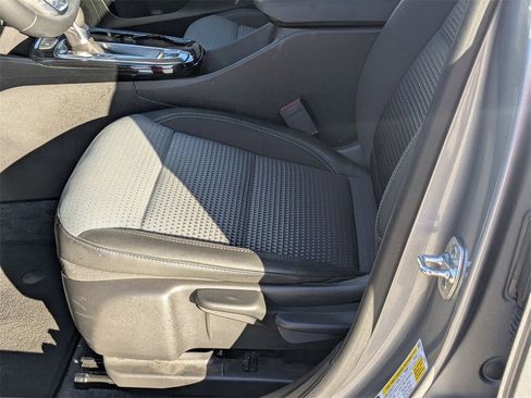 Used 2025 Chevrolet Trax LT w/ LT Convenience Package image 23