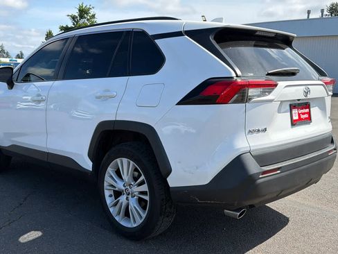 Used 2021 Toyota RAV4 XLE w/ XLE Grade Weather Package AWD/4WD image 3