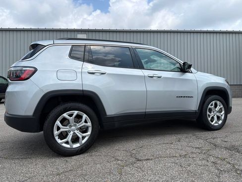 Used 2024 Jeep Compass Latitude AWD/4WD image 7