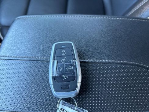 Used 2023 Chevrolet Traverse Premier image 50