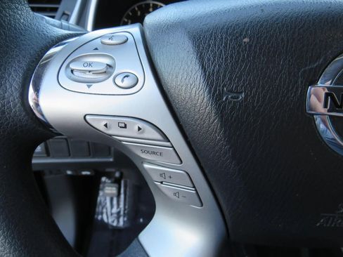 Used 2018 Nissan Murano S image 17