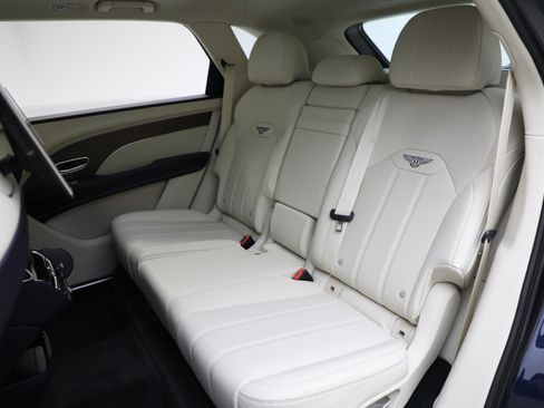Used 2024 Bentley Bentayga Extended Wheelbase AWD/4WD image 23