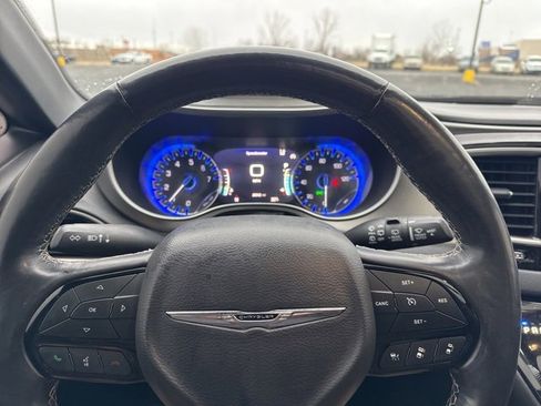 Used 2020 Chrysler Pacifica Touring-L w/ Advanced Safetytec Group image 10