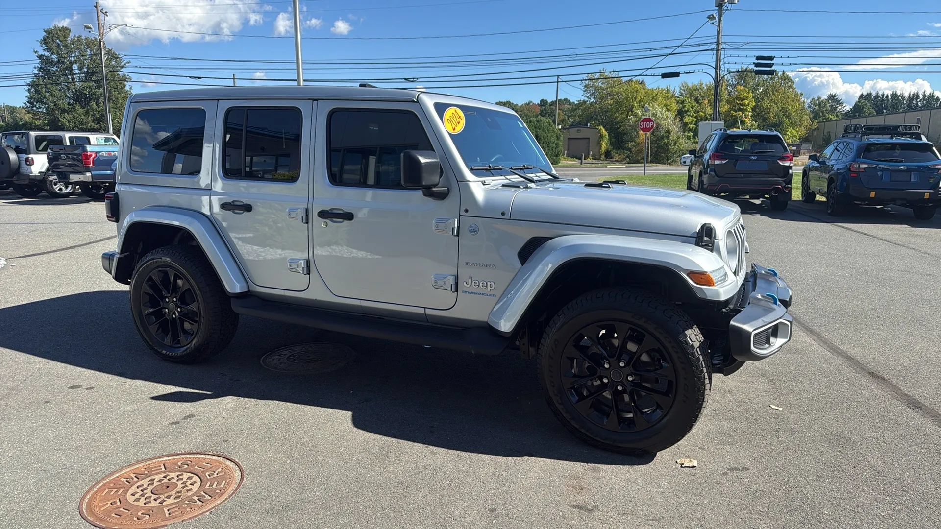 Used 2024 Jeep Wrangler Unlimited Sahara w/ Technology Group AWD/4WD image 4