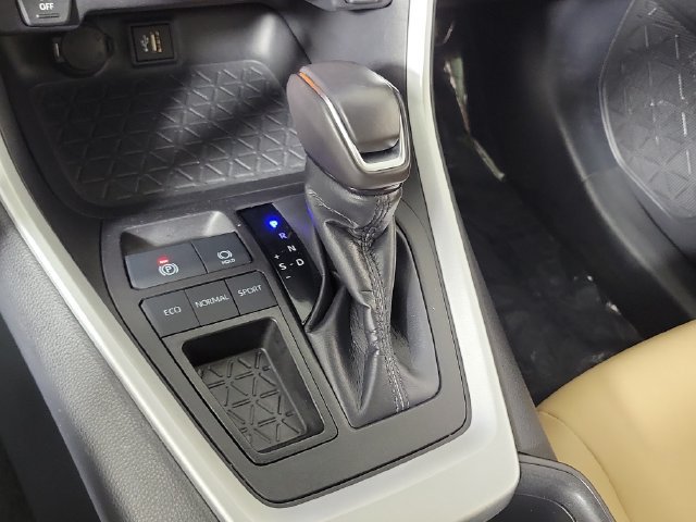 Used 2024 Toyota RAV4 XLE Premium FWD image 31