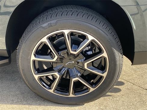New 2026 Chevrolet Suburban RST w/ RST Capability Package image 27