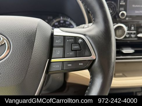 Used 2021 Toyota Highlander Limited FWD image 16