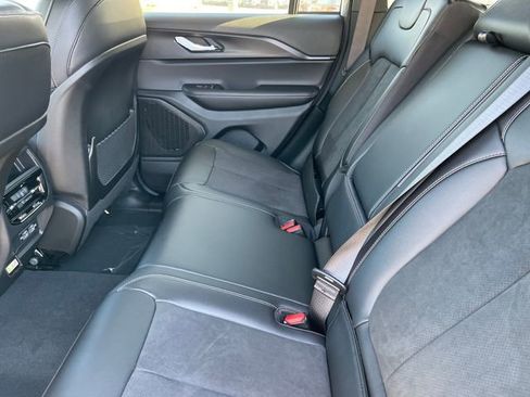 New 2025 Jeep Grand Cherokee Altitude image 23