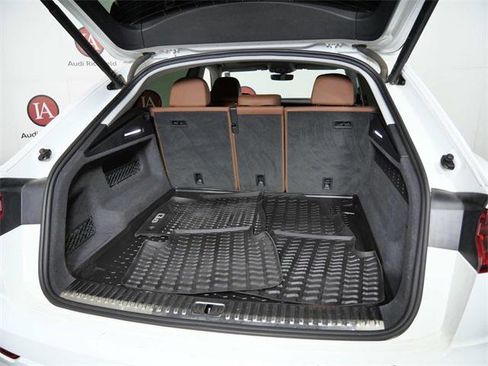 Used 2022 Audi Q8 Premium Plus image 10