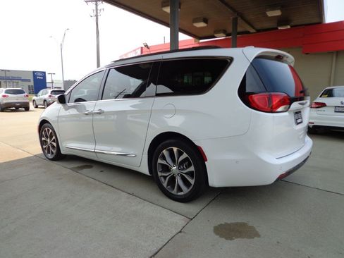 Used 2017 Chrysler Pacifica Limited w/ UConnect Theater Package FWD image 7