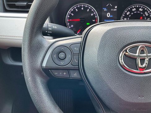 Used 2022 Toyota RAV4 XLE image 18